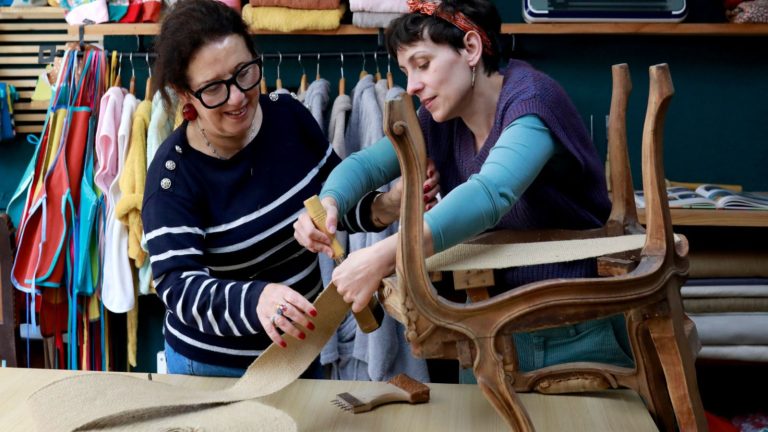 stage de Tapisserie avec Céline Tapissière qui guide ses élèves